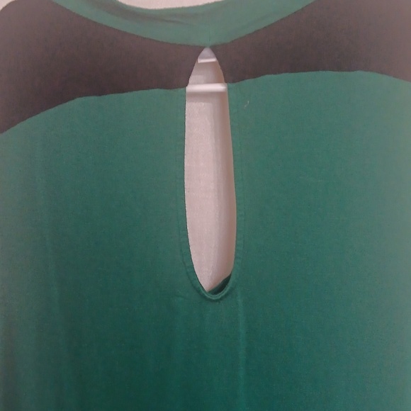Bisou Bisou Emerald Green Cowl Neck Sleeveless Blouse Size Large - Picture 4 of 5